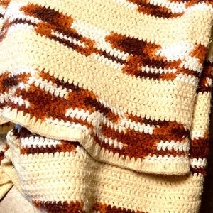 2 /$16🍃Cream/ Brown knit blanket